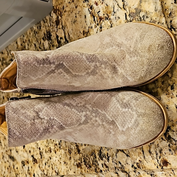 Lucky Brand Ankle Booties - Picture 1 of 13